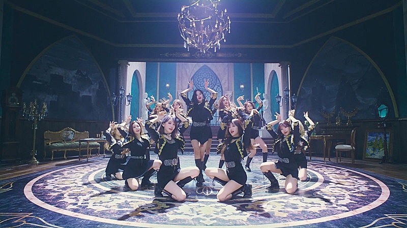 IZ*ONE、新曲「Vampire」MVで美しいヴァンパイアとして“ヴァンパイアダンス”