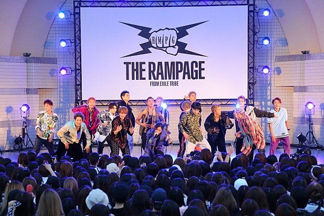 「THE RAMPAGEが5年の時を経て思い出のステージに登場、5周年の記念日をお祝いするフリーライブを開催」1枚目/3