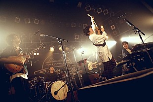 「sumika、ライブハウスツアー開幕「あなたの目を見て伝えたいんです」」