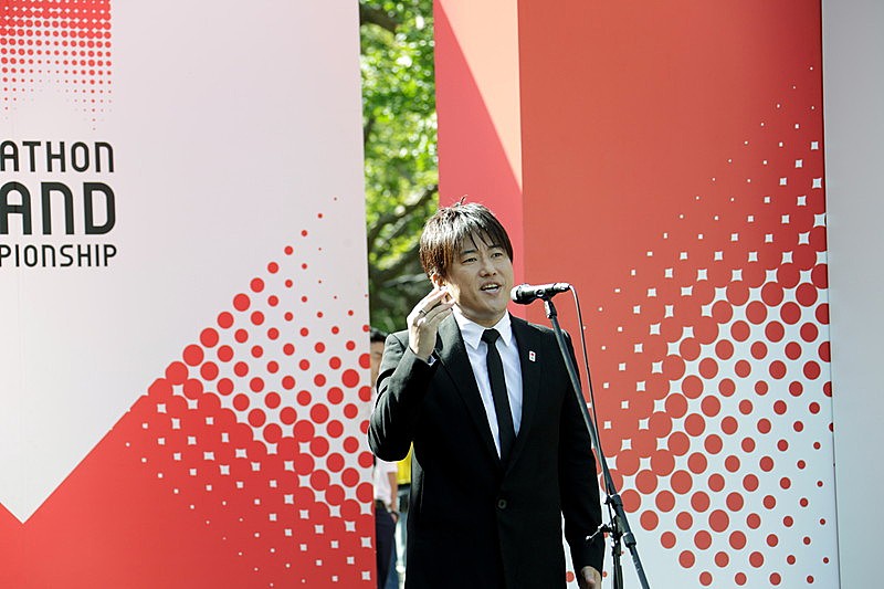 小渕健太郎（コブクロ）、東京五輪マラソン代表選考レースで国歌独唱