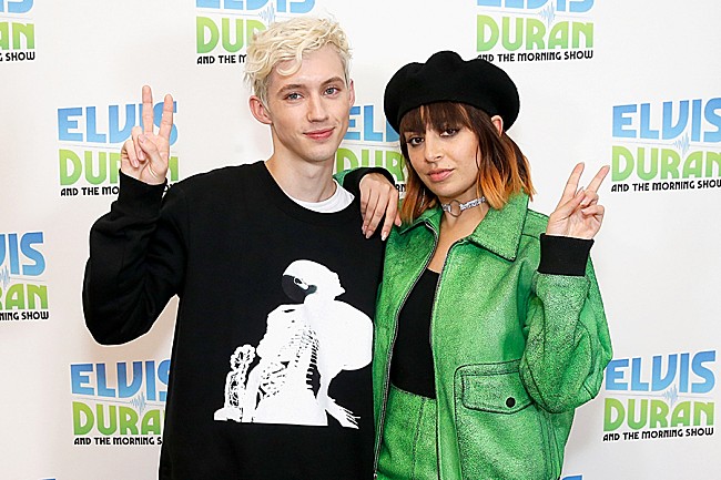 「チャーリーXCX＆トロイ・シヴァン、ジェットスキーを乗り回す「2099」のMV公開」1枚目/1