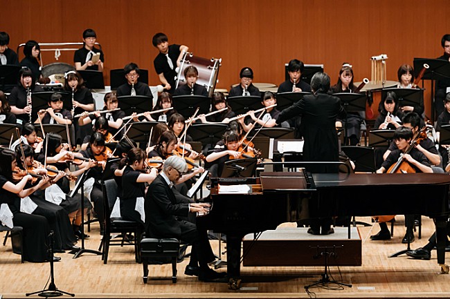 「坂本龍一代表・監督の東北ユースオーケストラ、「第九」合唱参加者を被災地から募集」1枚目/3