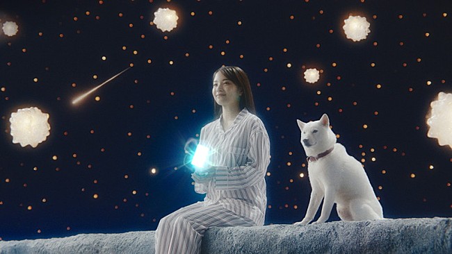 「Mrs. GREEN APPLE、広瀬すずがパジャマ姿で登場するソフトバンク新CMテーマソングに起用」1枚目/8