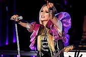 「『9月27日はなんの日？』アヴリル・ラヴィーンの誕生日、闘病後初のツアーがキックオフ」1枚目/1