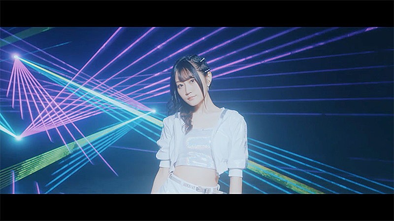 小倉唯、クールにロック・ナンバー歌い上げる「Destiny」MV公開