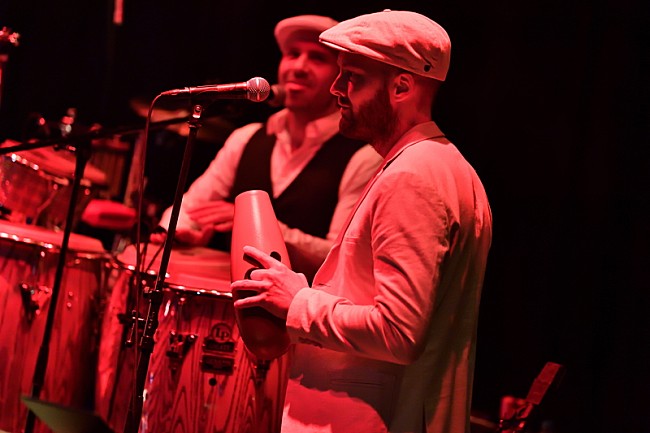 「＜コラム＞プラチナ・ジャズ・オーケストラ来日記念　～プラチナ・ジャズ・オーケストラが 最新『アニメ・スタンダード』を携えてオン・ステージ！」1枚目/4