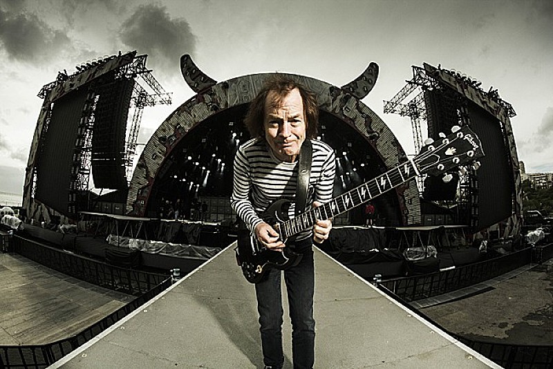 「『10月5日はなんの日？』AC/DC、ブライアン・ジョンソンの誕生日」1枚目/1