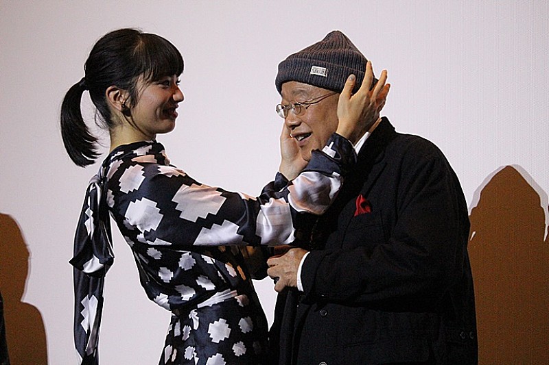 「笑福亭鶴瓶「やり切ったという感じ」　小松菜奈「鶴瓶さんはみんなを幸せにしてくれる方」」1枚目/1