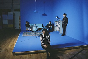 「indigo la Endが展示会【濡れゆく私小説展】開催、最新アルバムの歌詞を体感」