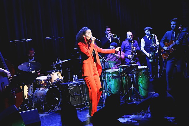 「プラチナ・ジャズ・オーケストラ、最新作を携えた来日公演がスタート！　“大人なアニソン・ジャズ”の世界観で魅了」1枚目/9