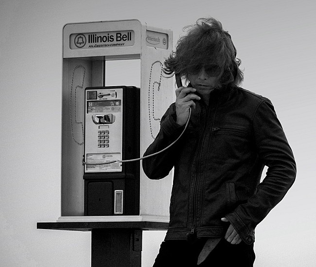 「浅井健一、映像作家の山田健人が監督を務めた「MOTOR CITY」MVを公開」1枚目/2