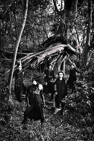 「BUCK-TICK、4週連続で『ロクス・ソルスの獣たち』収録のライブ映像を配信」