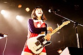 「＜ライブレポート＞眉村ちあき、嘘か本当か・夢か現実か曖昧なワンマンライブ【過剰なダブルピース】を開催」1枚目/16