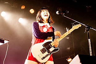 「＜ライブレポート＞眉村ちあき、嘘か本当か・夢か現実か曖昧なワンマンライブ【過剰なダブルピース】を開催」