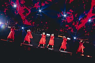 「BiSH、ライブ映像放送に先駆けてメンバー6人からコメント映像が到着」