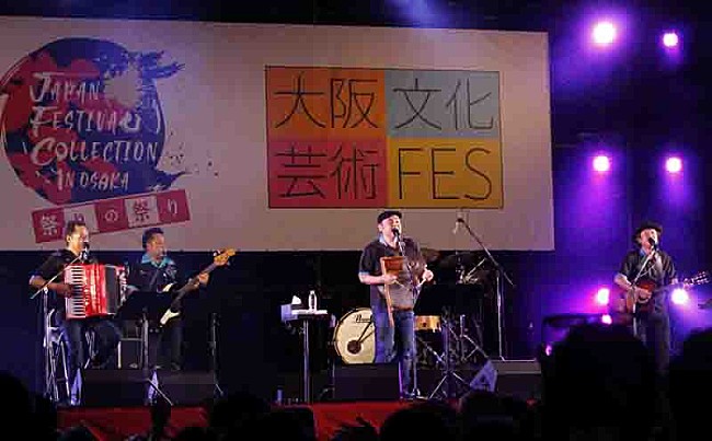 「BEGINが“サンバの原型”でライブ披露、『ライブ大全集2』収録曲公開＆初期AL30周年記念価格盤リリースへ」1枚目/6