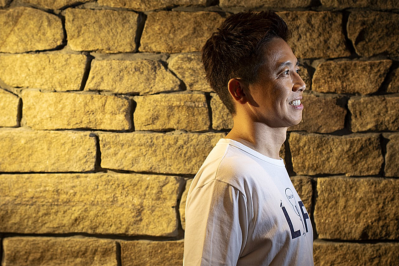 GAKU-MC、FM COCOLOの11月度マンスリープログラムでDJを担当