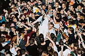 「＜ライブレポート＞IDLES、愛と狂気とパンクに溢れた新たな伝説の1ページを作ったUSツアー最終公演」1枚目/13
