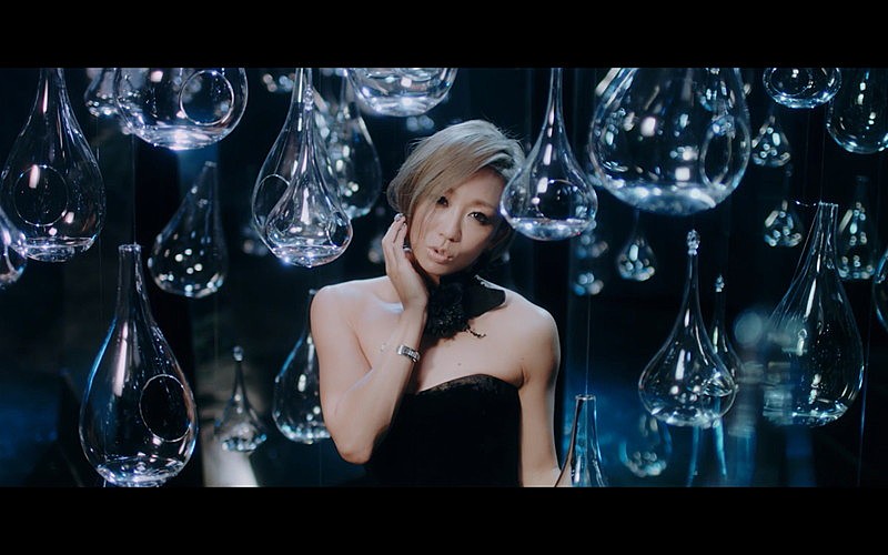 倖田來未、大人のラブバラード「again」MVに自信のヒット曲へのオマージュ