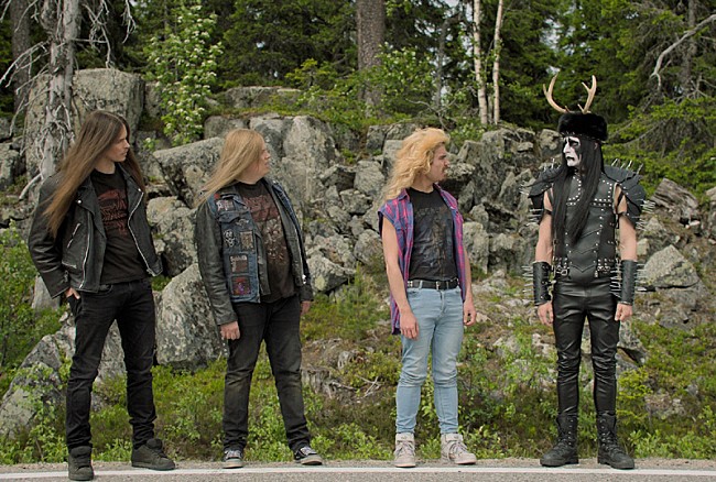 「メタルファンはどう見る？ フィンランド最大級の巨額投じた映画『ヘヴィ・トリップ／俺たち崖っぷち北欧メタル！』」1枚目/7