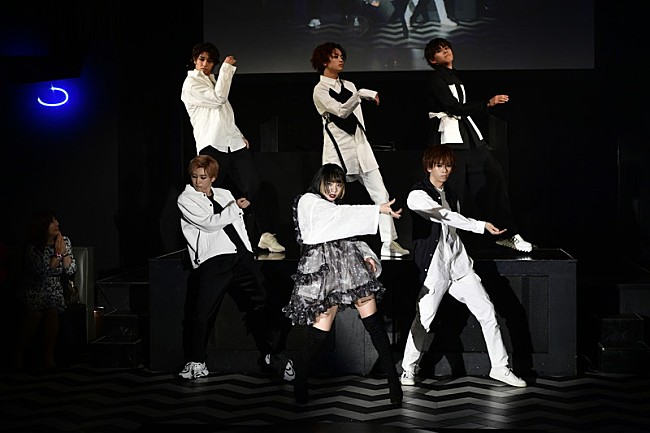 「超特急、最新スタイルでパフォーマンス＆キャットウォークを闊歩」1枚目/4