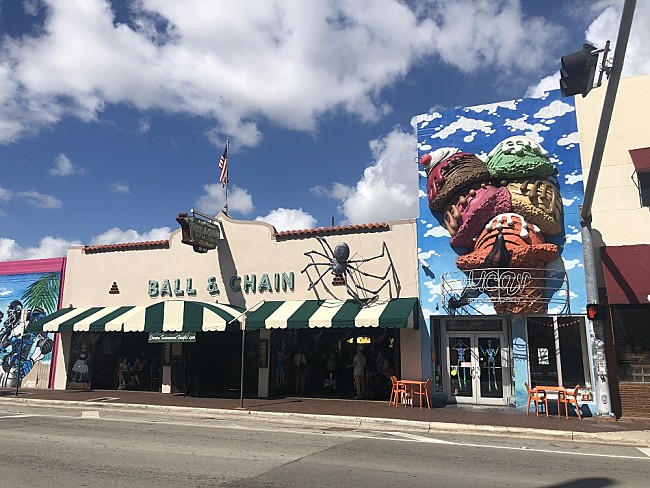 「オルケスタ・デ・ラ・ルスのツアーで初めて訪れたリトルハバナ＜マイアミ・レポート＞」1枚目/7