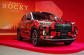 「布袋寅泰「ギタリズム」デザインのダイハツ『ROCKY』登場」1枚目/2