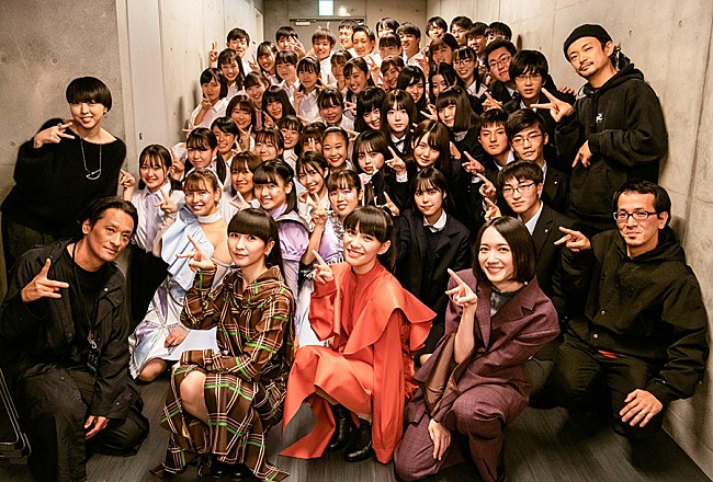 「Perfumeが『沼にハマってきいてみた』に登場、高校生の熱演を見届ける」1枚目/2