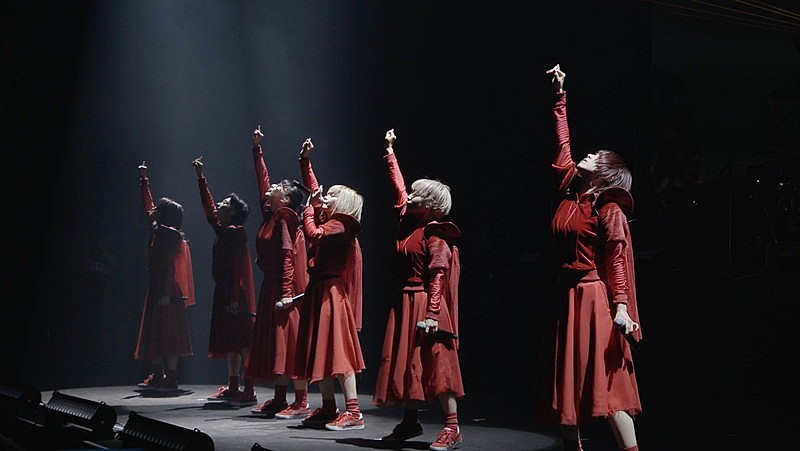 BiSH、大阪城ホールワンマンを映像化＆当日のハイライト「オーケストラ」公開
