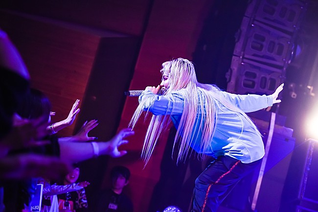 「ちゃんみな、初のホールツアーがスタート　プロジェクション・マッピングによる演出も＜ライブレポート＞」1枚目/5