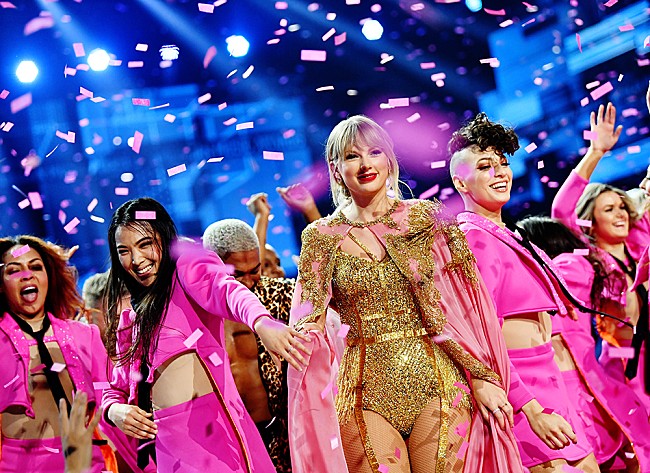 「テイラー・スウィフト、【2019 AMAs】で5部門受賞　史上最多受賞記録を更新」1枚目/1