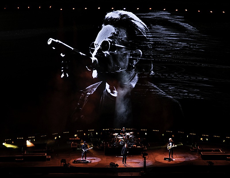 U2「Photo: ROSS STEWART」2枚目/8