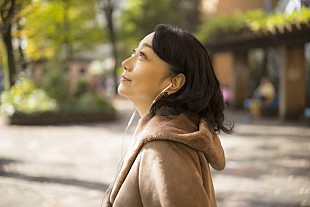 「麻丘めぐみ、初の自選ベスト・アルバムに「わたしの彼は左きき」オマージュ新曲」