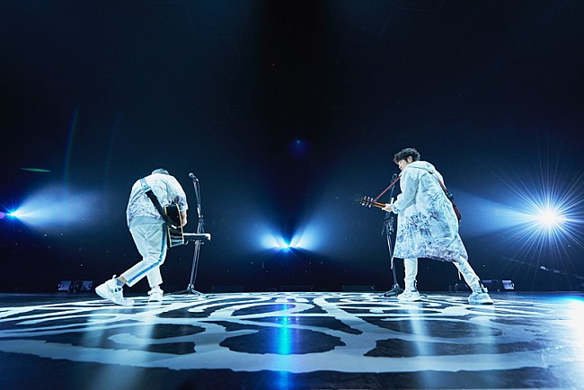 「ゆず、弾き語りドームツアー映像作品のダイジェストに名シーン凝縮」1枚目/2