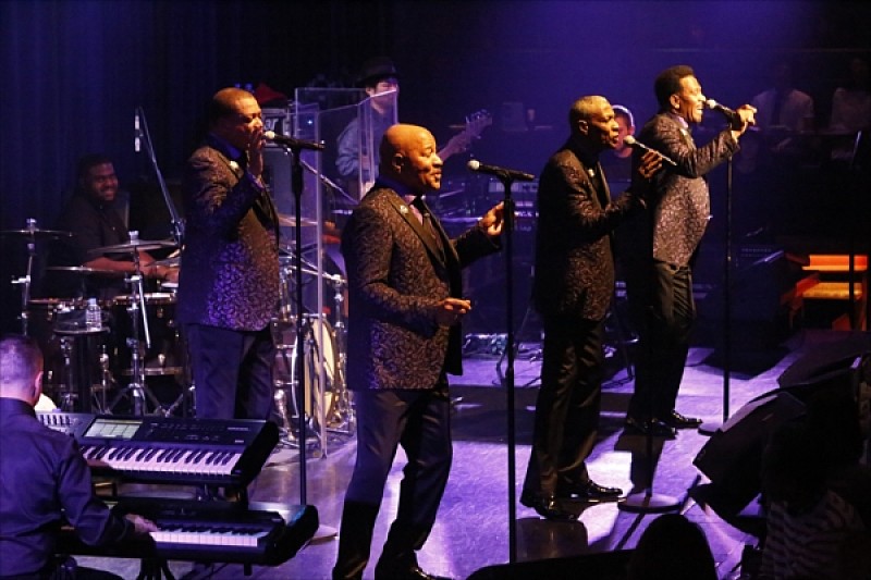 「＜ライブレポート＞スタイリスティックス、クリスマス・シーズンを彩る来日公演がスタート」1枚目/5