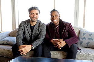 「＜インタビュー＞『スター・ウォーズ』ジョン・ボイエガ＆オスカー・アイザック　「希望を描いているのが今の世相を反映している」」