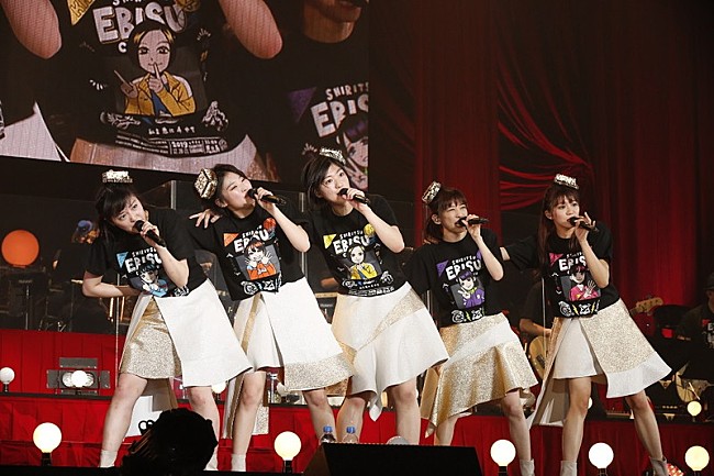 「エビ中、10年間の感謝を込めたフルバンドでの年末恒例ワンマン」1枚目/10