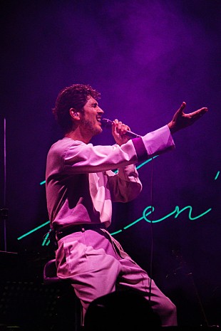 「平井堅、クリスマスイブに上海でコンセプト・ライブ【Ken's Bar】5000人が酔いしれる」