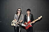 「スティーヴ・ヴァイ×春畑道哉、ギタリスト対談＆ギター誌表紙でツーショット実現」1枚目/4