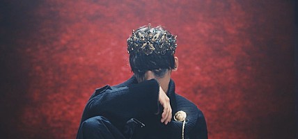 みやかわくん、自身デザインのカスタムシューズが「rhythm」MV