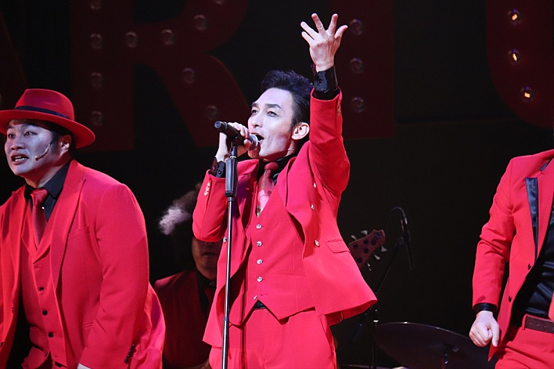 ギャング役で歌い踊る草なぎ剛　テレビ出演については「仕事をください！」