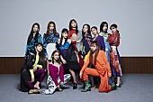 「E-girls、9年間の成長と旅立ちを表現した「別世界」MV公開」1枚目/1