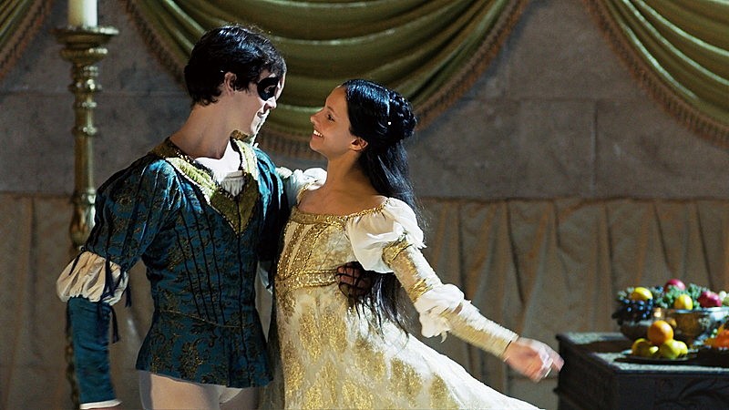 『キャッツ』ヒロインのフランチェスカ・ヘイワード主演、英バレエ『ロミオとジュリエット』予告編公開 