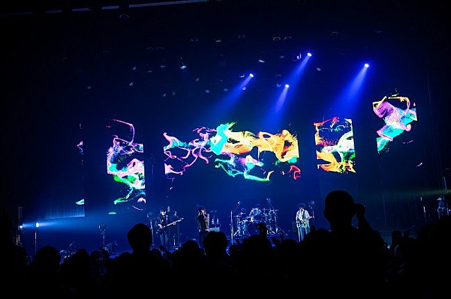 「【uP!!!NEXT 須田景凪～晩翠～ powered by au 5G】のライブ映像演出に「5G」でリアルタイム参加」1枚目/9