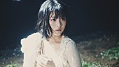 「Aimer、新MV「春はゆく」浜辺美波が美しさ＆混沌を表現」1枚目/10