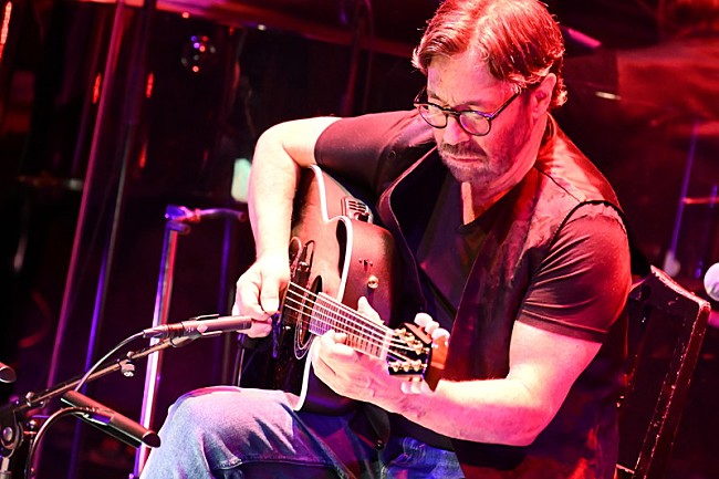 「＜ライブレポート＞新作を携え「過去」と「未来」を繋いでみせたアル・ディ・メオラ　スリリング&amp;ドラマティックに奏でられるギターが美しい「現在」を垣間見せてくれる厳冬の宵」1枚目/10