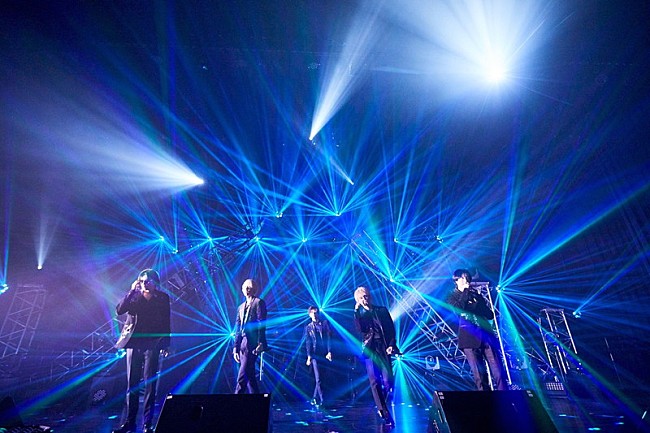 「FlowBack、アニメのエンディング曲＆セカオワ「スターライトパレード」などライブ披露」1枚目/10