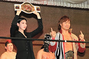 「三吉彩花がプロレスラ－の顔面にハイキック　プロレスの試合を初観戦「すごく興奮しました」」