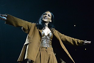 「リアーナ、今年のバレンタイン・デーはファレルとスタジオで過ごすと明かす」