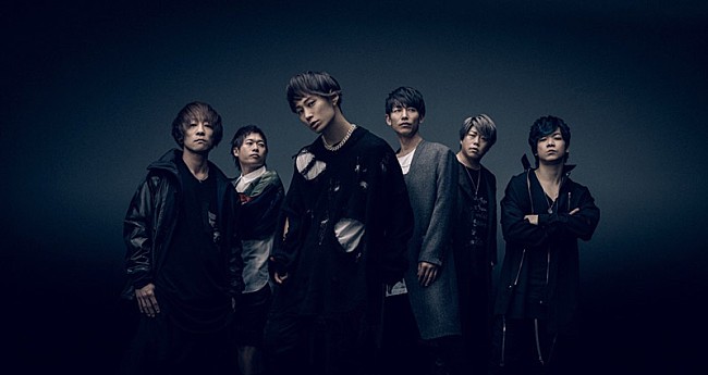 「UVERworld、映画『仮面病棟』映像と東京ドーム映像で構成した「AS ONE」スペシャルMV公開」1枚目/4